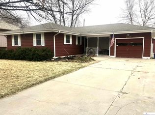 8205 Wildewood Dr, Ralston, NE 68127