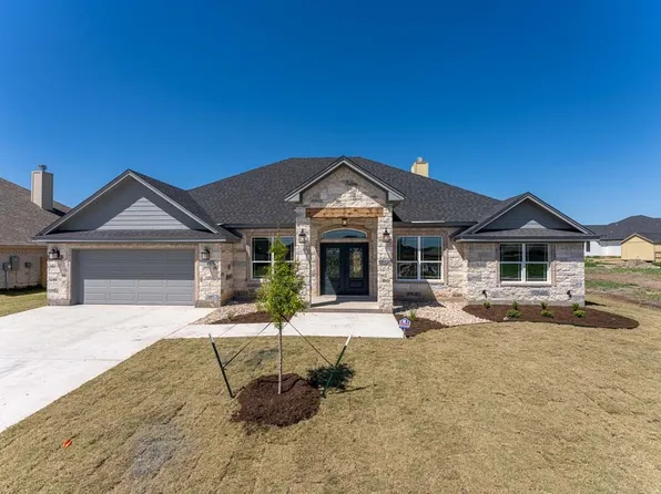 829 Secretariat Dr, Hewitt, TX 76643