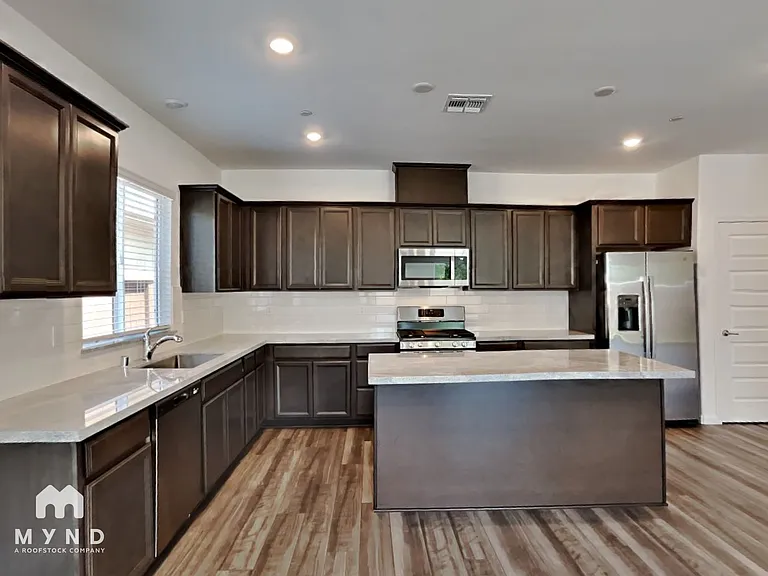 1688 Bullock Dr — Photo 4
