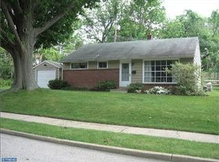 402 Meadow Ln, Oreland, PA 19075