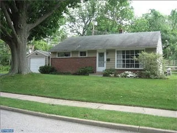 402 Meadow Ln, Oreland, PA 19075