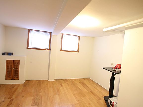 2nd image of 1310 W Thorndale Ave #G