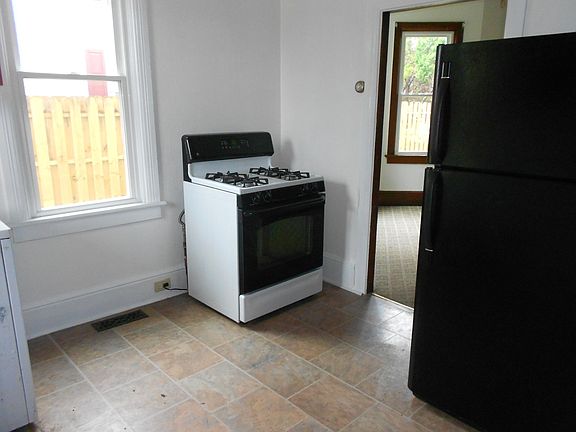 5th image of 144 S Carlisle St