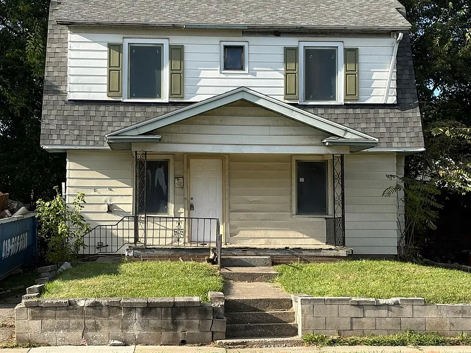 1924 Dorr St