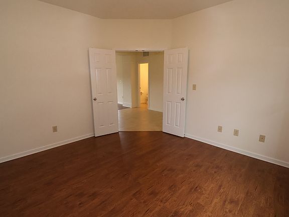 4th image of 865 Rosewood Dr