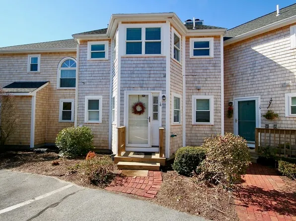 16 Harbor Hill Dr #16, Buzzards Bay, MA 02532
