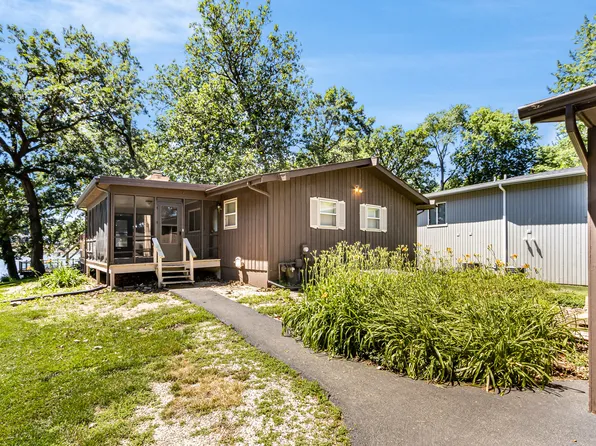 407 Holiday Dr, Somonauk, IL 60552