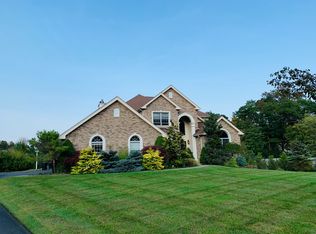 26 Charnwood Dr, Montebello, NY