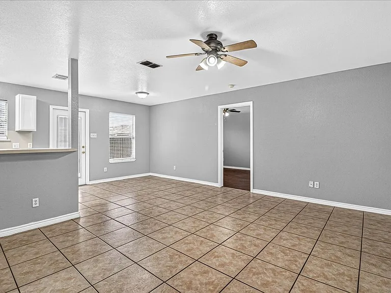 6810 Blue Skyway Dr — Photo 3