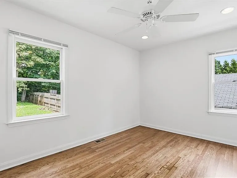 1464 Hawthorne Ave NW — Photo 29