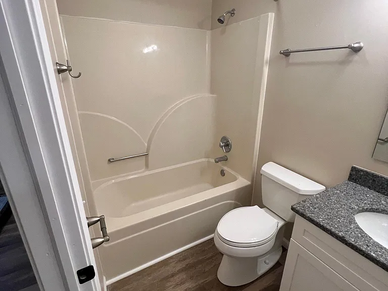 638 Eugene Ct — Photo 10