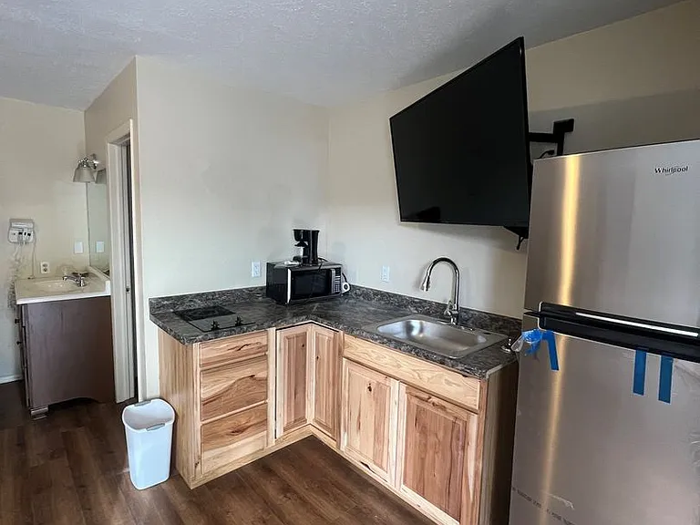 101 Ray Ave — Photo 5