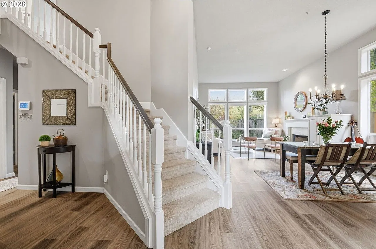 Beautiful Updated Westlake Home — Photo 2