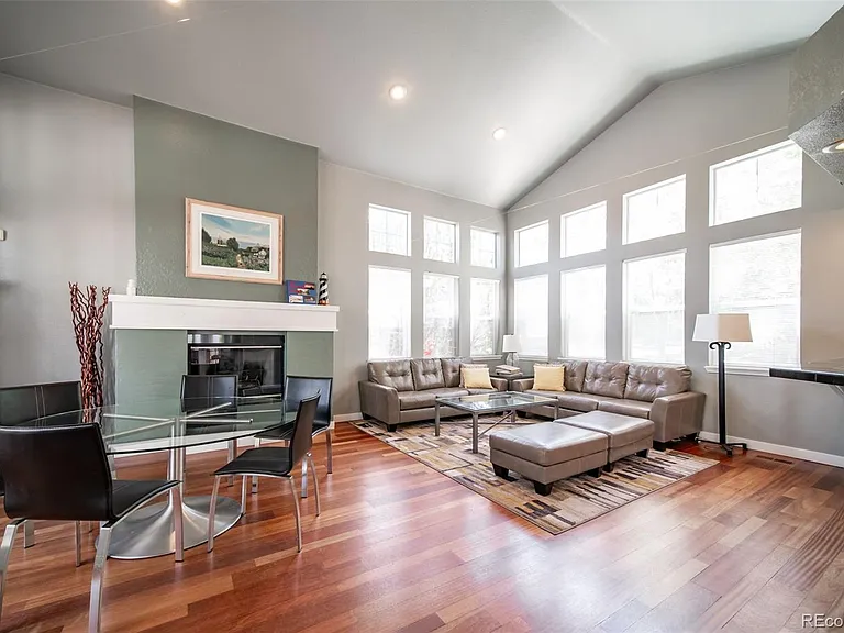 1011 S Valentia St #81 — Photo 46