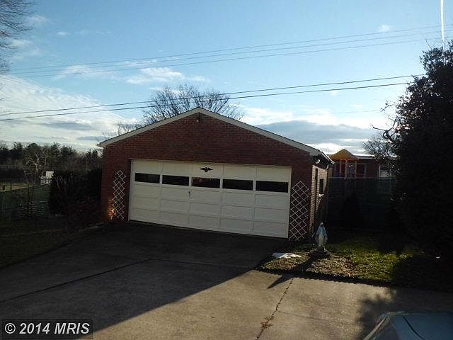 2nd image of 1212 Ten Oaks Rd