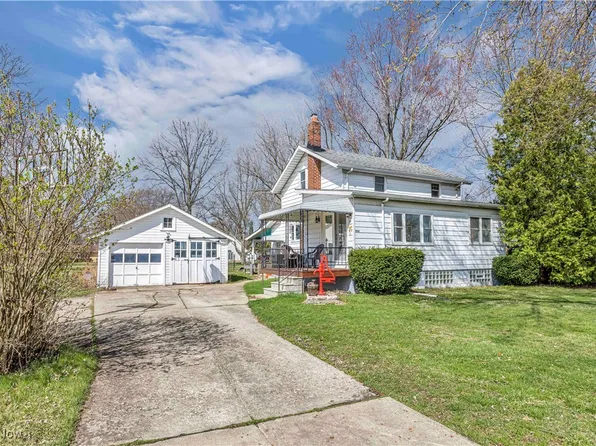 994 Lake Breeze Rd, Sheffield Lake, OH 44054