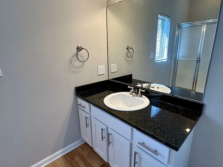 Park Madison Apartments — Photo 33