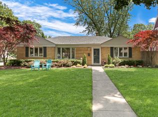 400 Wedgemere Pl, Libertyville, IL 60048