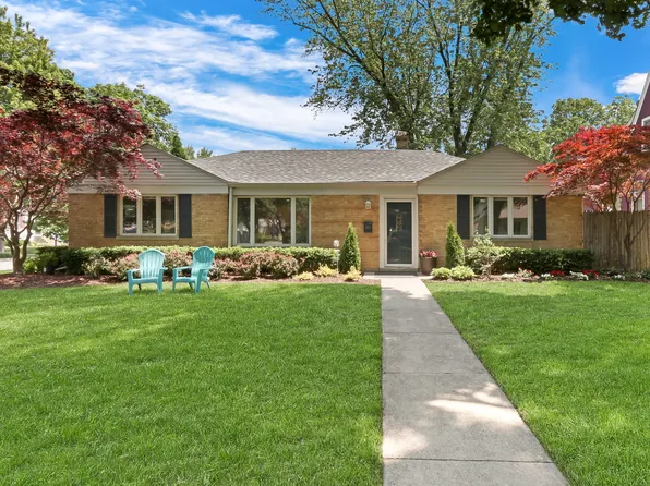 400 Wedgemere Pl, Libertyville, IL 60048