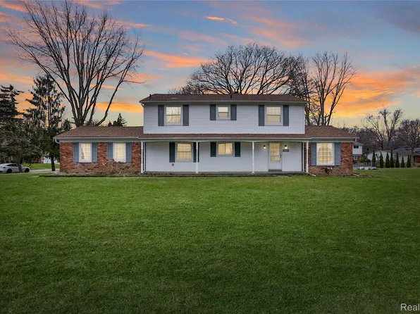 32319 Nottingwood St, Farmington Hills, MI 48334