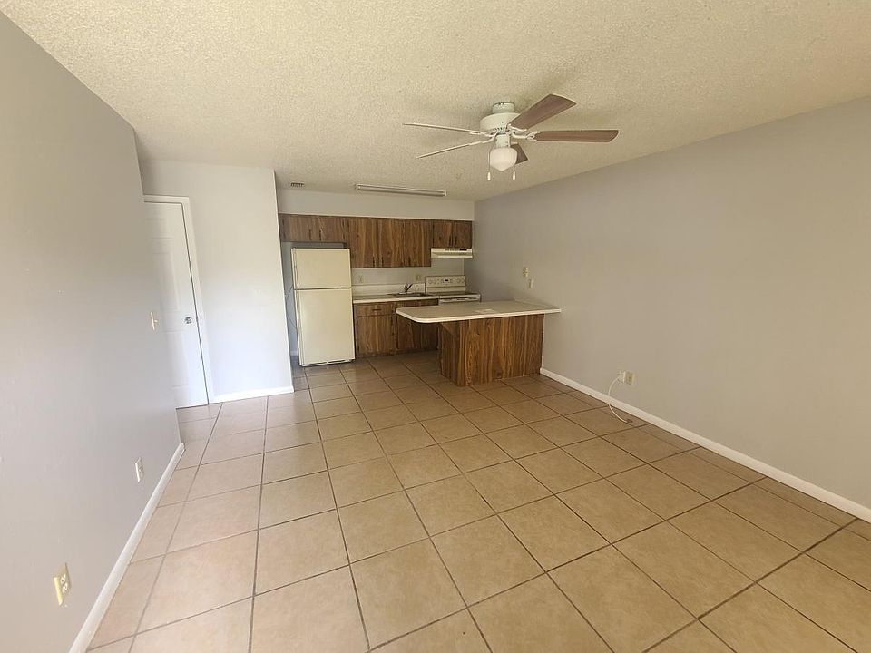 1st image of 2901 SE 50th Ct #B