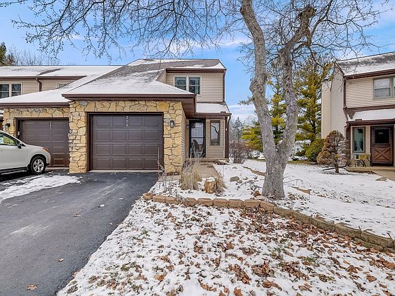 3rd image of 204 Williamsburg Way Ct