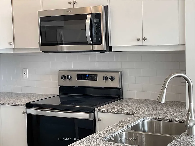 60 Charles St W #1103A — Photo 7