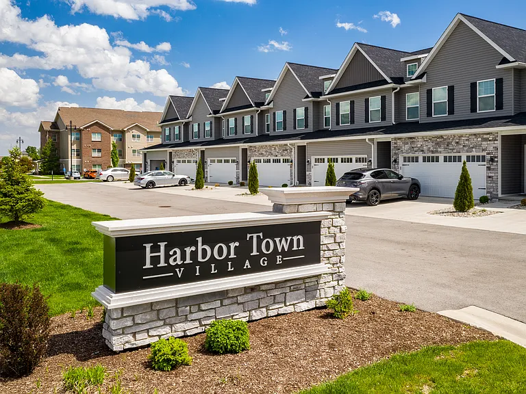 Harbor Town Townhomes — Photo 22
