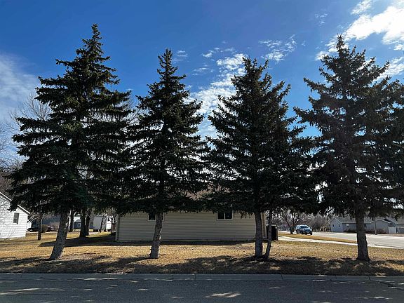 3rd image of 24 6th Ave W