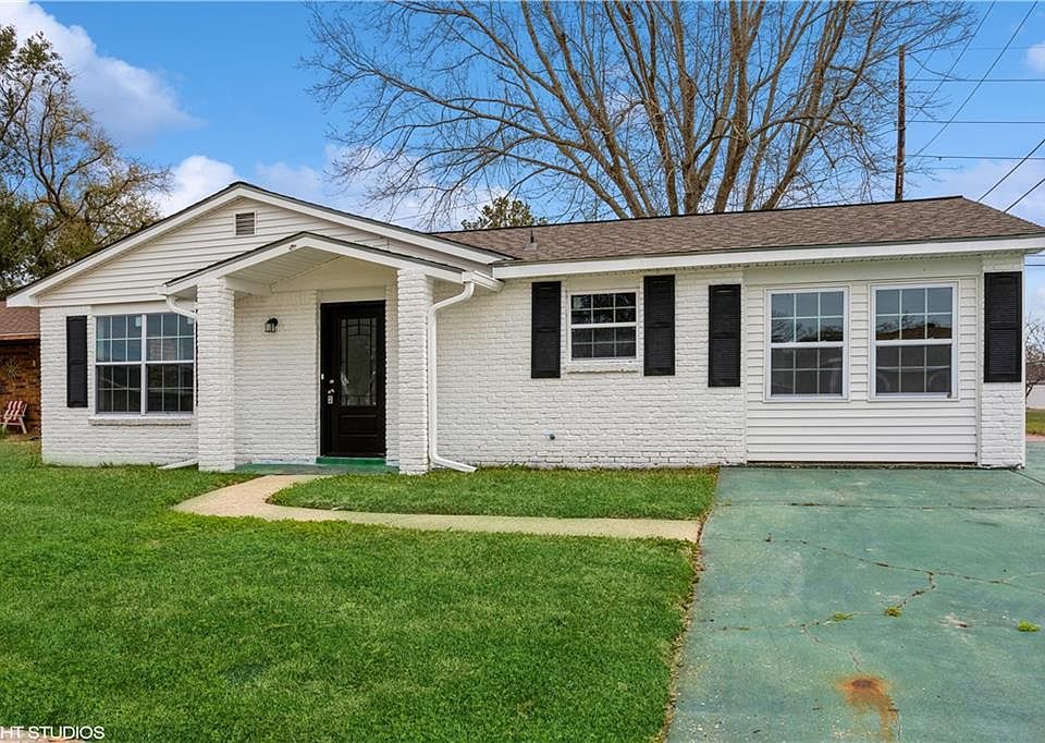 1st image of 2112 Longwood Dr