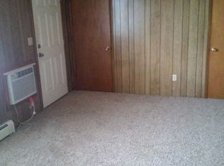 904 W 3rd St APT C, Vinton, IA 52349