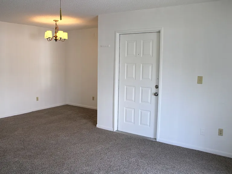 952 Courtyard Ln #12 — Photo 6