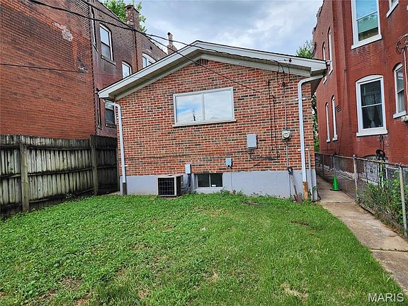 3rd image of 2342 Virginia Ave