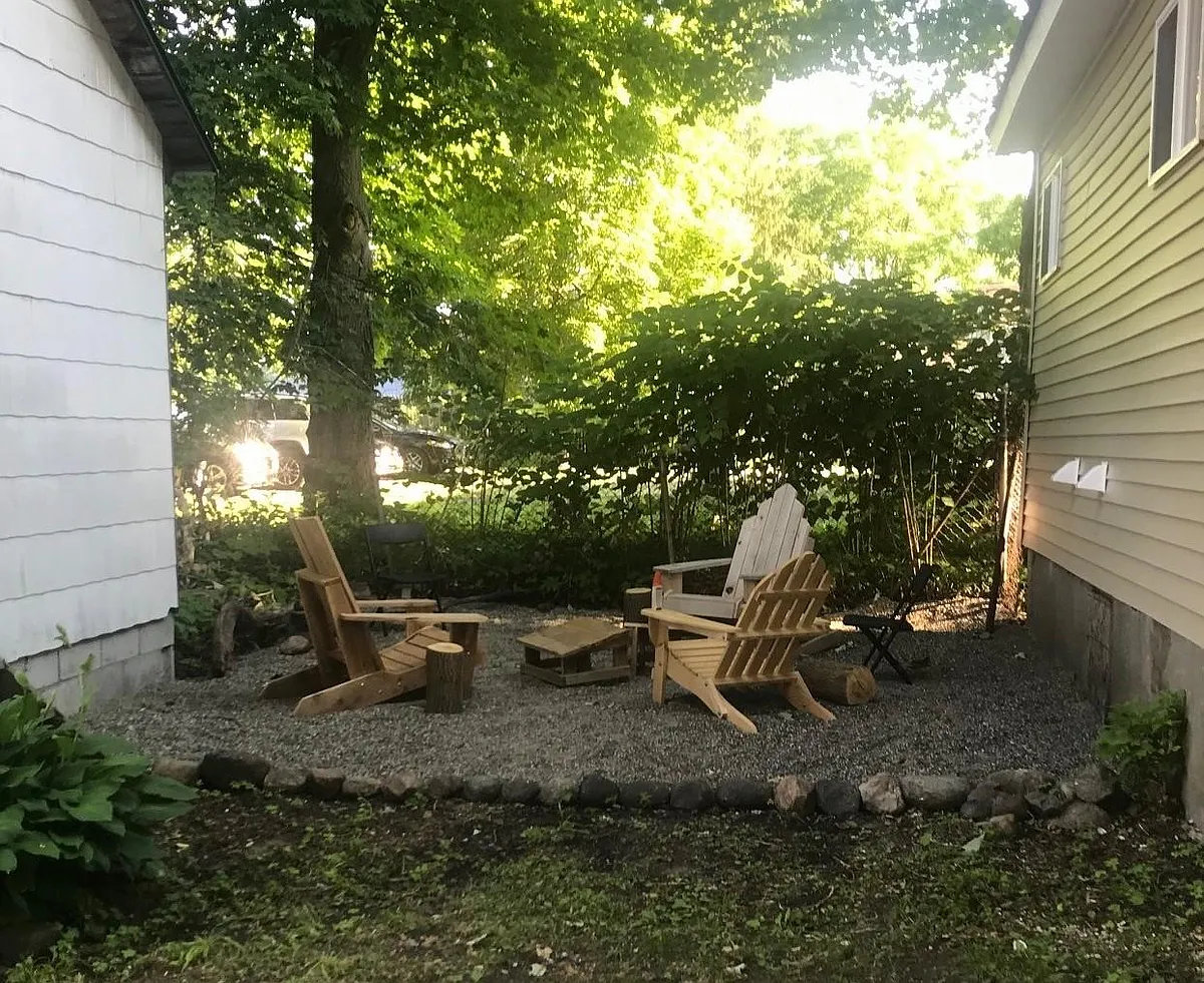 Outdoor sitting area - 17 Walworth St #1