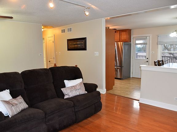 3rd image of 20406 S Graceland Ln