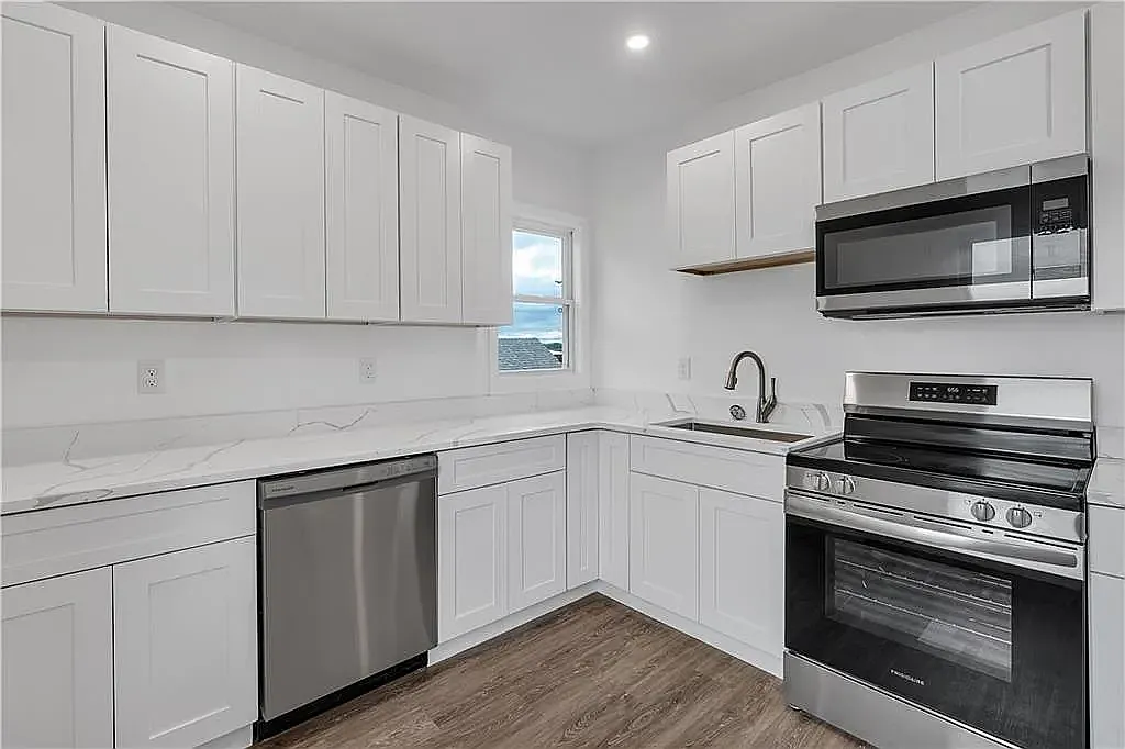 1320 Elmwood Ave — Photo 4