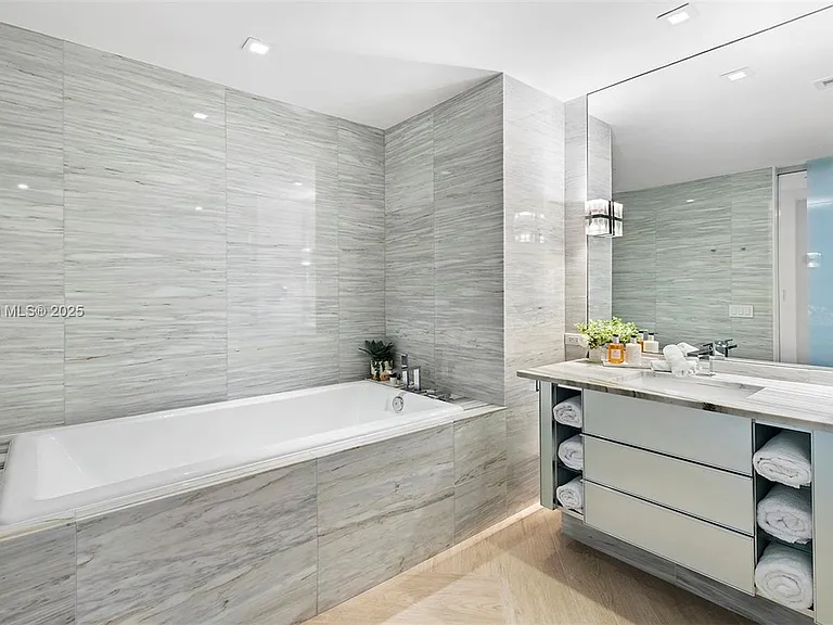 2201 Collins Ave #804 — Photo 26