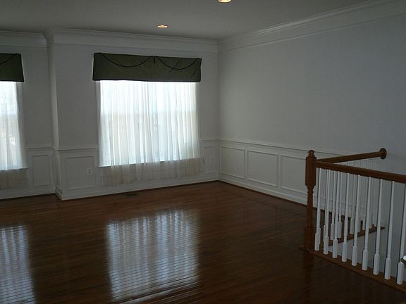 LR w/Gleaming Hardwood Floor