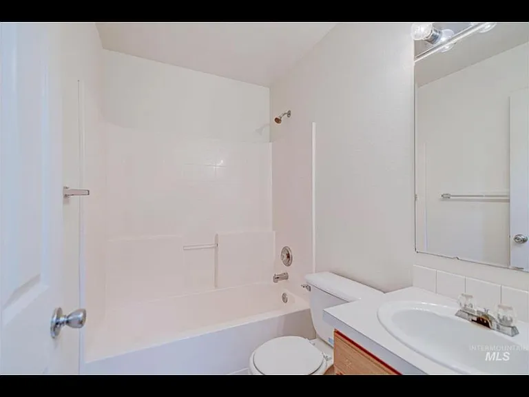 1400 W Hasket Ct — Photo 1
