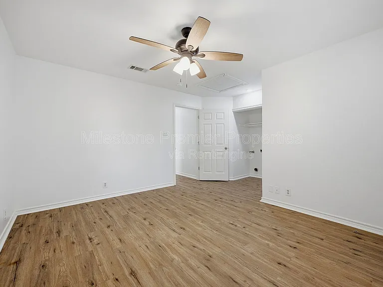906 W Houston St #1 — Photo 17