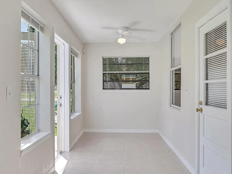 201 N Orange St — Photo 17