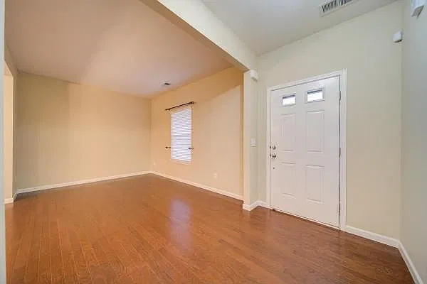 100 Sophie Ct — Photo 2