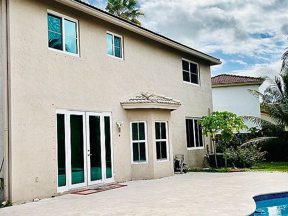 3rd image of 131 W Royal Cove Cir