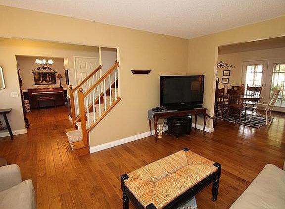 4th image of 5607 Wieland Dr