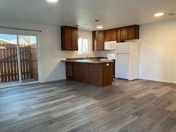 4th image of 825 Lakeside Dr #2