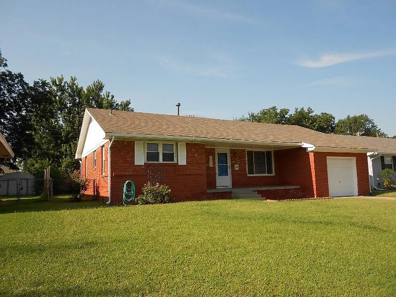 3 bed, 1200 sqft, $1,500 — Photo 2
