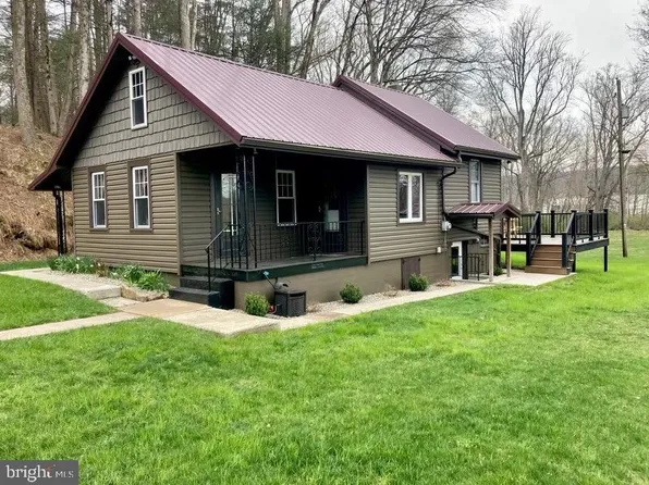 126 Geary Wolfe Rd, Pine Grove, PA 17963