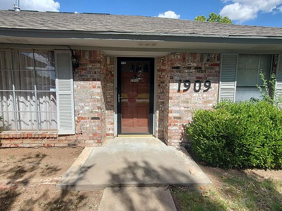 2nd image of 1909 NW Great Plains Blvd