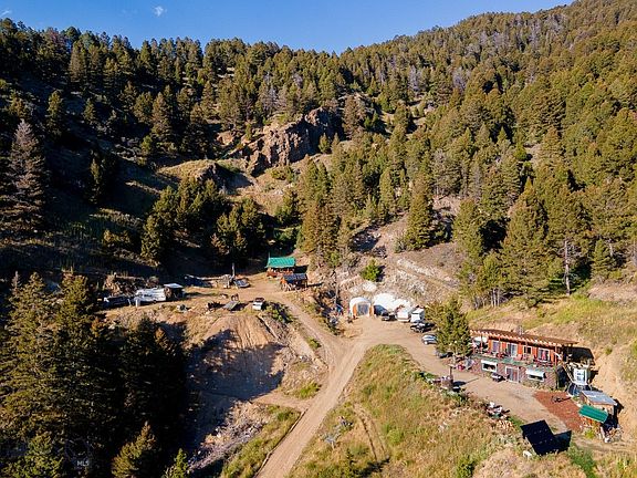 3rd image of 576 Wisconsin Creek Rd