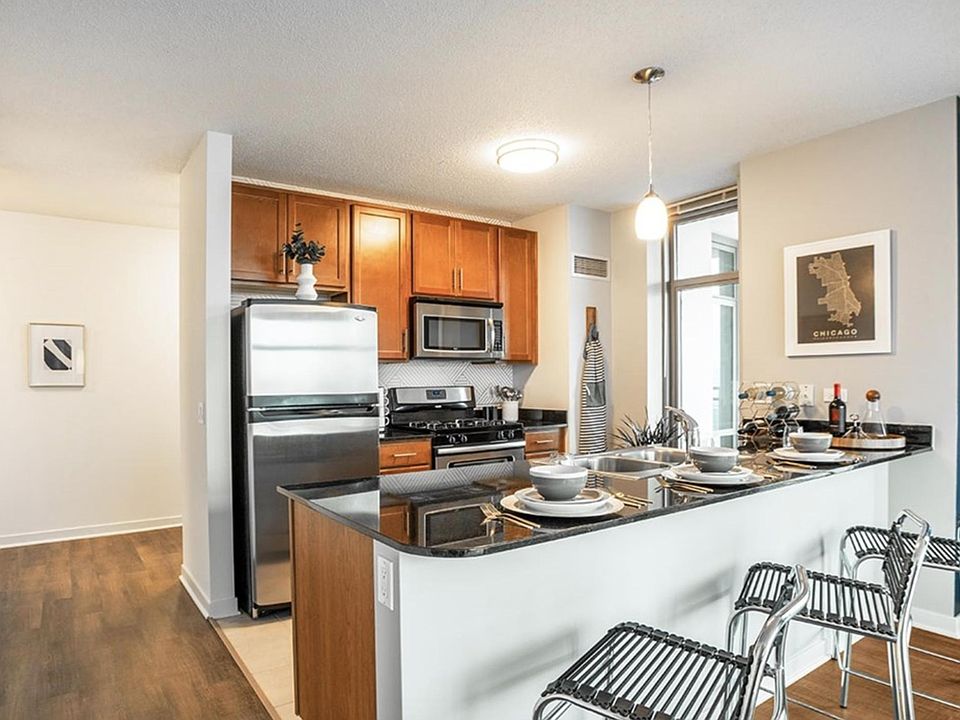 1st image of 579 W Kinzie St #2018